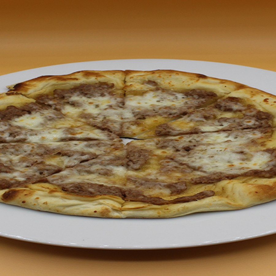 لحم بالعجين والجبن