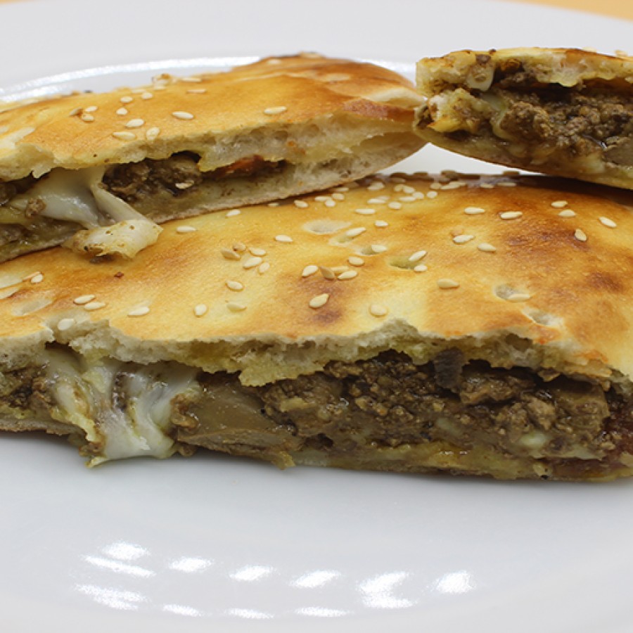 فطيرة كبده باللبنة