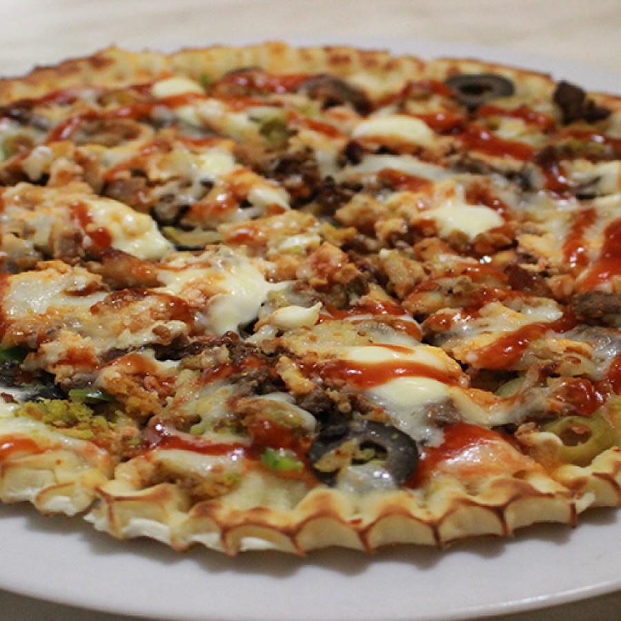 بيتزا السفرة الذهبية