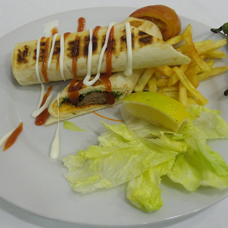 ساندويتش كباب لحم