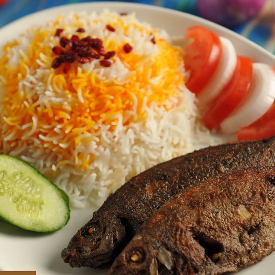 سمك صافي مقلي مع العيش